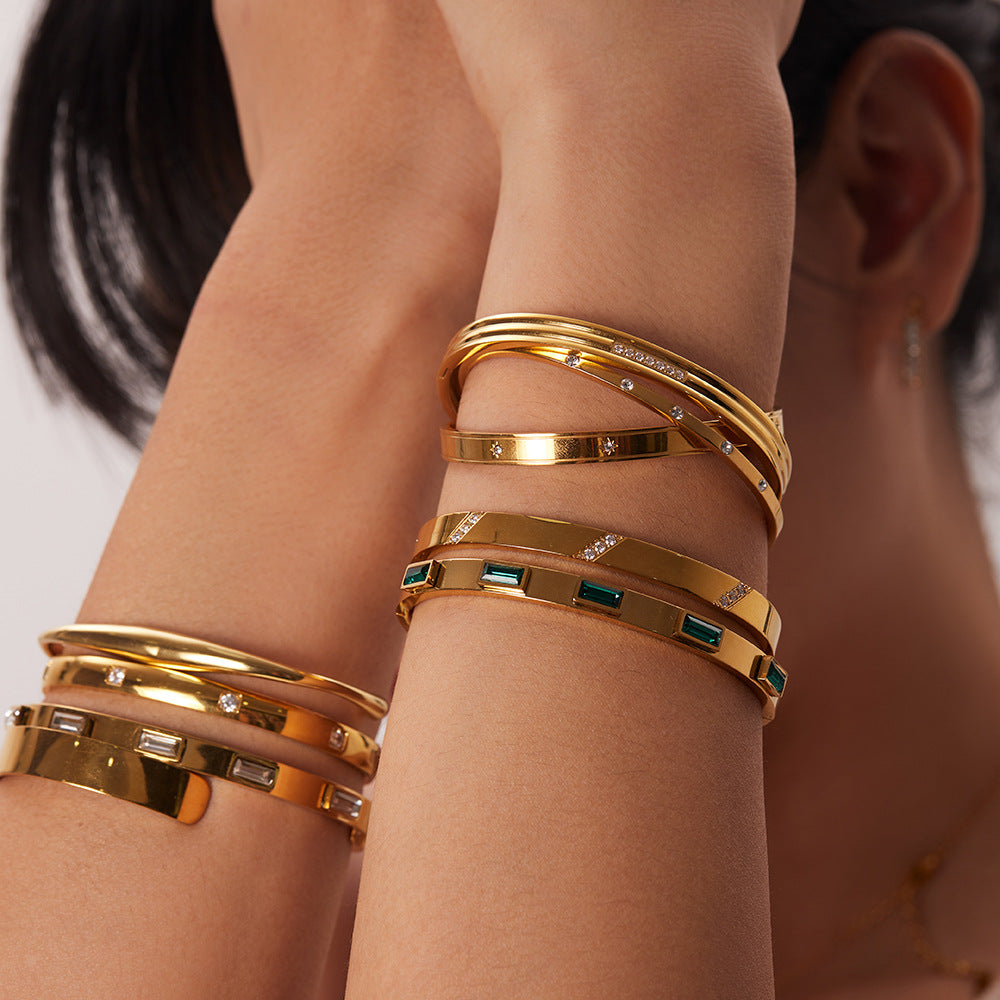 Retro Gold Bracelet | Stainless Steel Open Design for Women | Zirconia Detail | No Color Fade