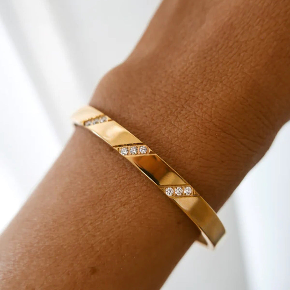 Retro Gold Bracelet | Stainless Steel Open Design for Women | Zirconia Detail | No Color Fade