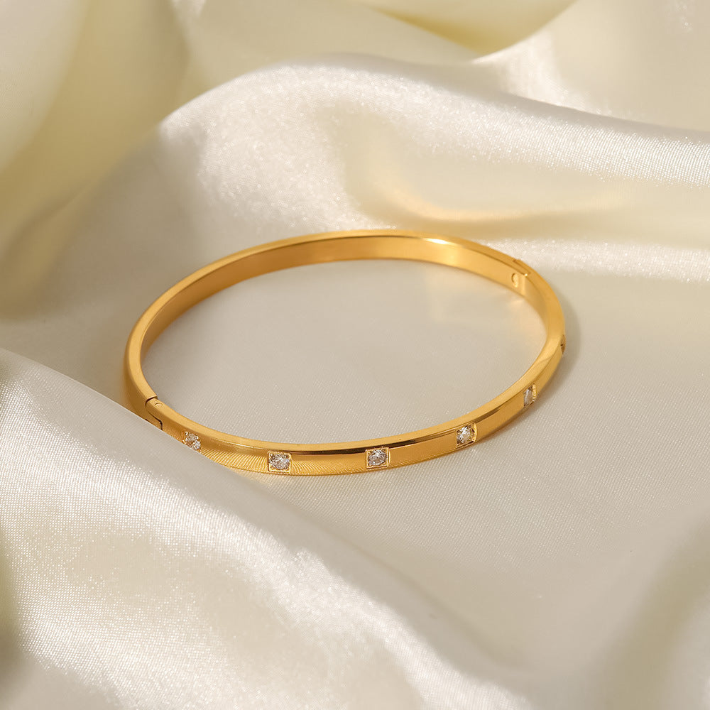 Retro Gold Bracelet | Stainless Steel Open Design for Women | Zirconia Detail | No Color Fade