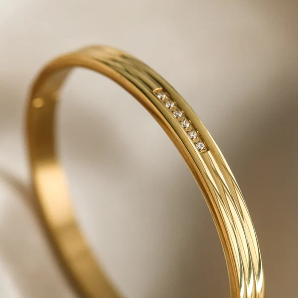 Retro Gold Bracelet | Stainless Steel Open Design for Women | Zirconia Detail | No Color Fade
