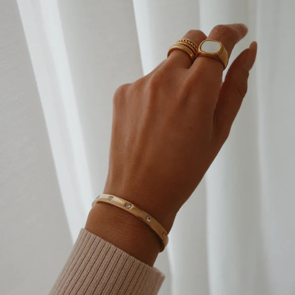 Retro Gold Bracelet | Stainless Steel Open Design for Women | Zirconia Detail | No Color Fade
