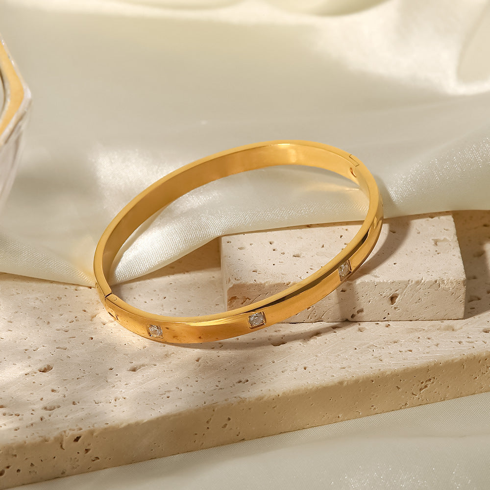 Retro Gold Bracelet | Stainless Steel Open Design for Women ｜ Zirconia Detail | No Color Fade