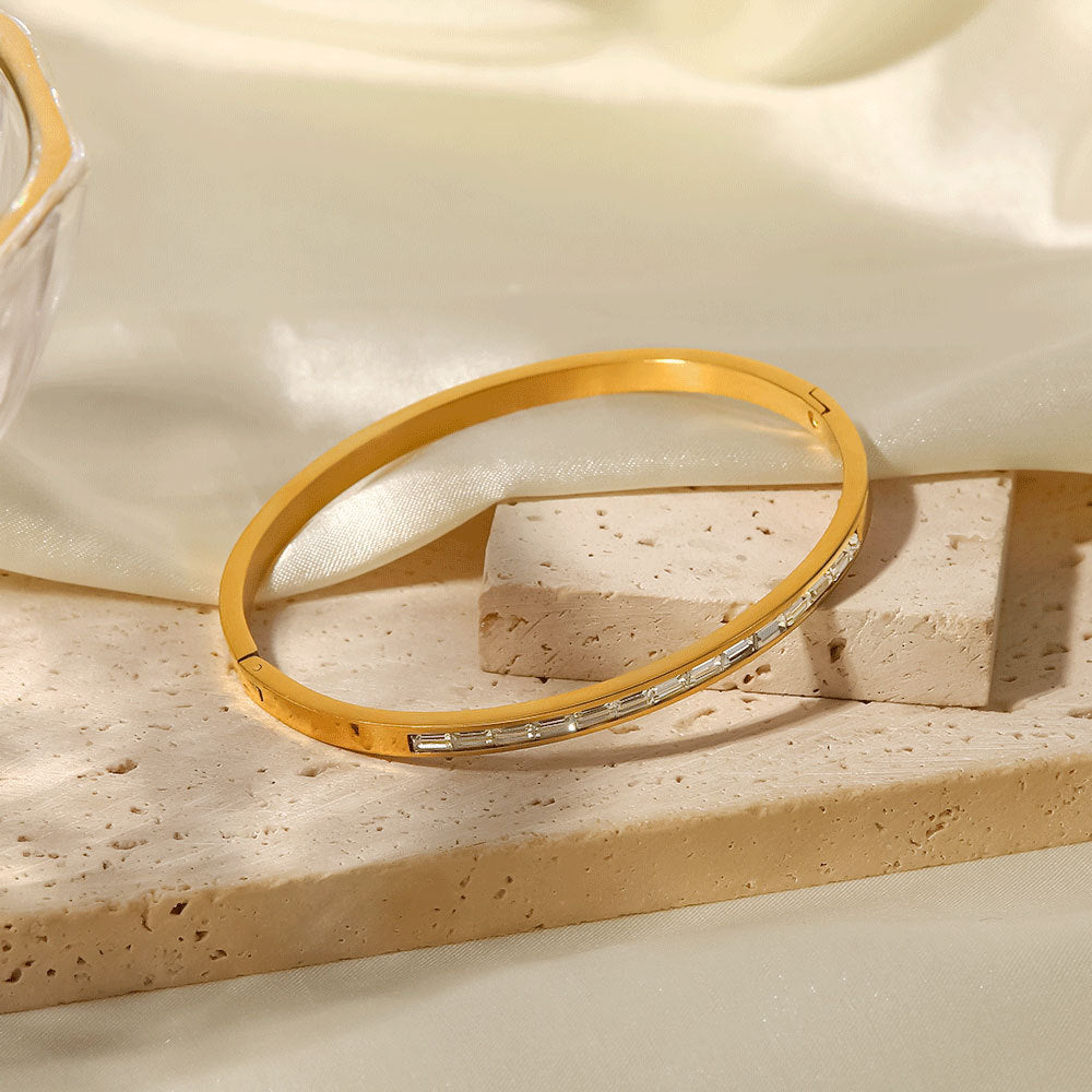 Retro Gold Bracelet | Stainless Steel Open Design for Women ｜ Zirconia Detail | No Color Fade