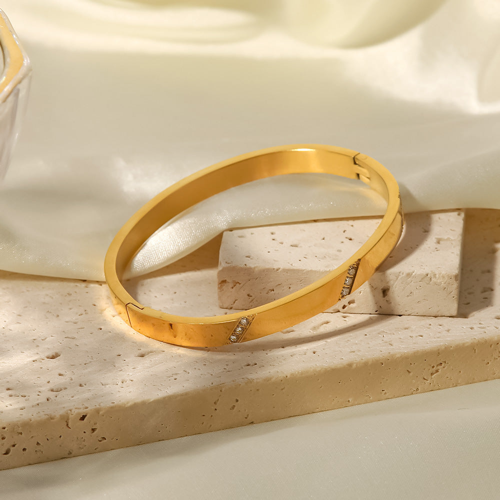 Retro Gold Bracelet | Stainless Steel Open Design for Women ｜ Zirconia Detail | No Color Fade